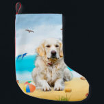 Golden Retriever Hund på Beach Liten Julstrumpa<br><div class="desc">Cute hund på stranden är en perfekt presentidé för någon som kärlek i hund aveln.</div>