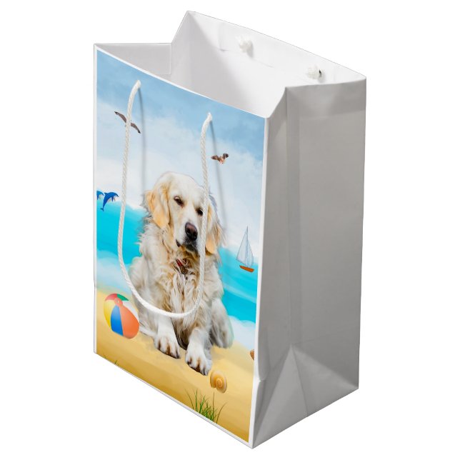 Golden Retriever Hund på Strand (Framsidan Vinklad)