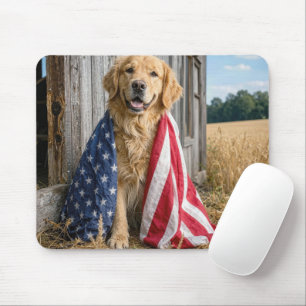 Golden Retriever inklädd i en amerikansk flagga Musmatta