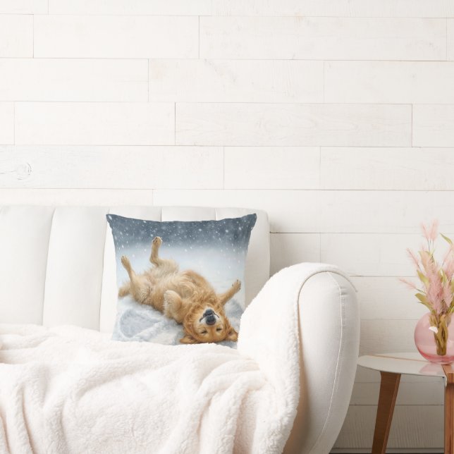 Golden Retriever Making a Snow Angel Kudde (Soffa)