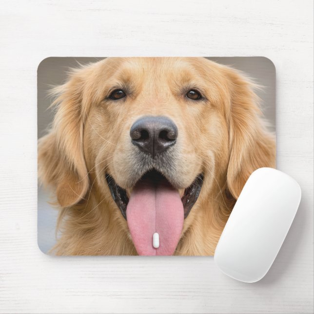 Golden Retriever med en Piller Musmatta (Med mus)