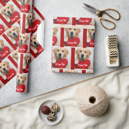 Golden Retriever Med En Röd Hjärtkudde Presentpapper