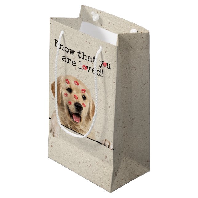 Golden Retriever med Lipstick Kisses (Framsidan Vinklad)