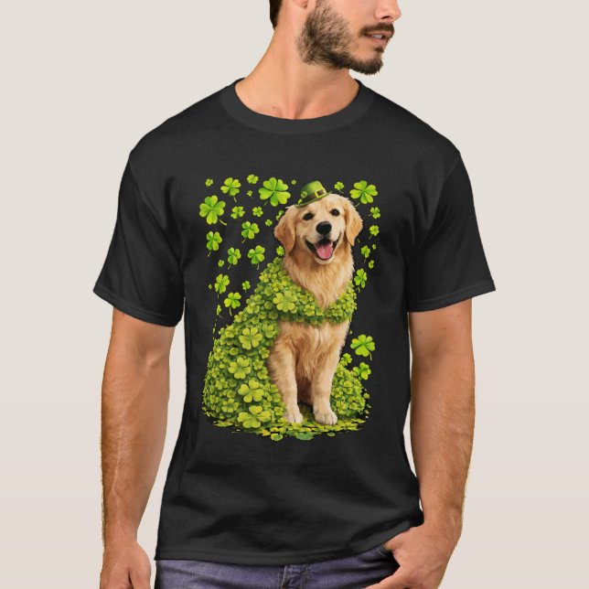 Golden Retriever med Shamrocks Klöver St Patrick T Shirt (Framsida)