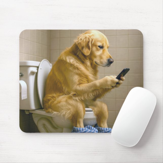 Golden Retriever Sitting On the Toilet Texting Musmatta (Med mus)