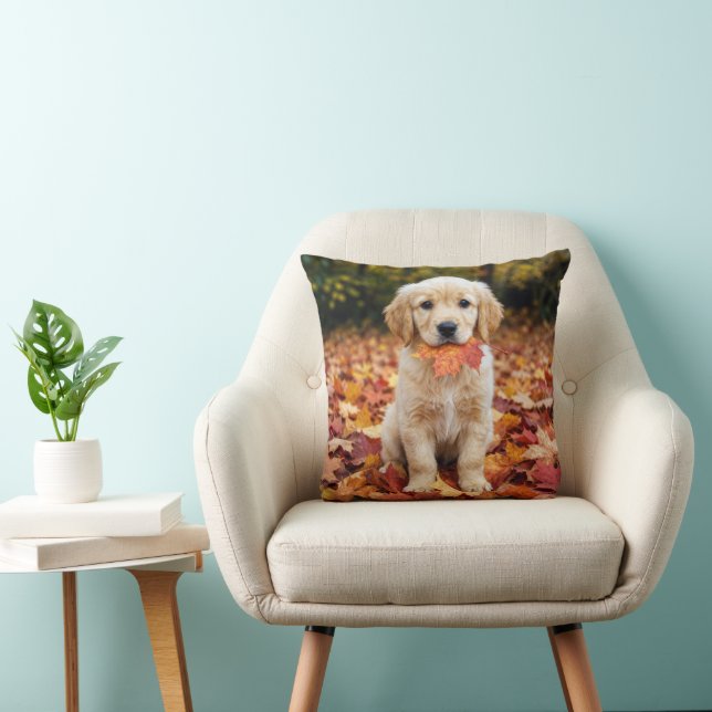 Golden Retriever-valp i höstlöv Kudde (Stol)