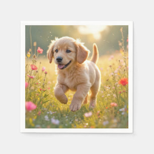 Golden Retriever-valp springer på en äng Pappersservett