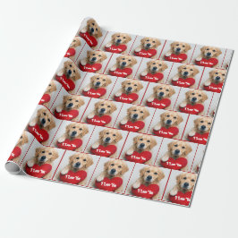 Golden Retriever With a Red Heart Pillow Presentpapper