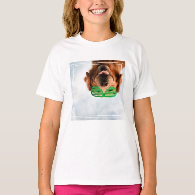 Golden Retrifer med solglasögon av Grönt T Shirt (Framsida)