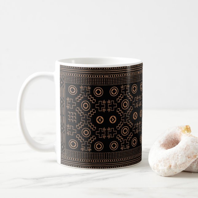 Golden Roots: Black & Tribal Moroccan Elegance Kaffemugg (Med munk)