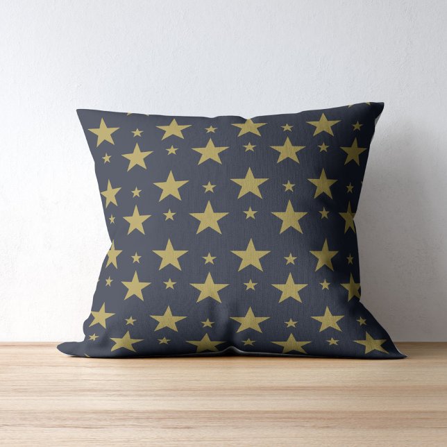 Golden Stars på marinblått - Elegant och tidslös Kudde (Skapare uppladdad)