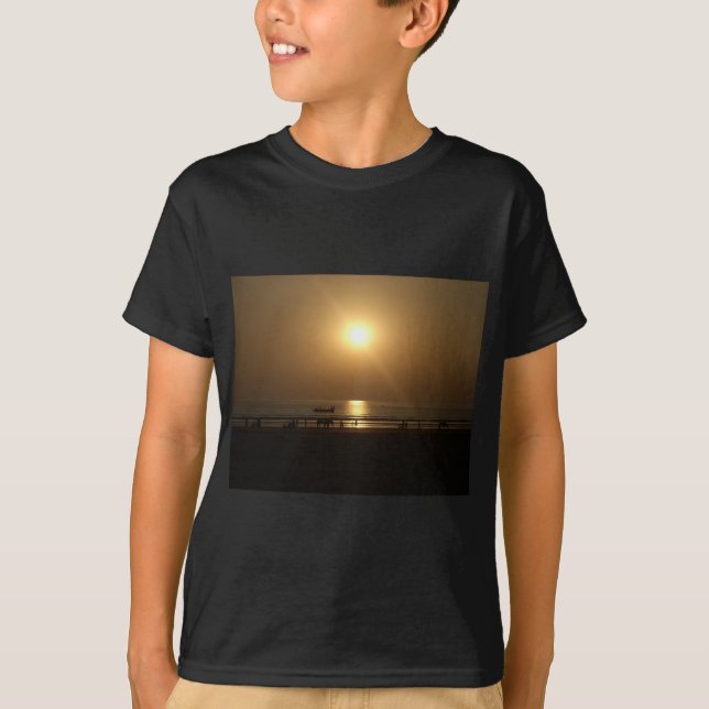 Golden Summer Sunset Reflection on the Beach T-shirt (Framsida)