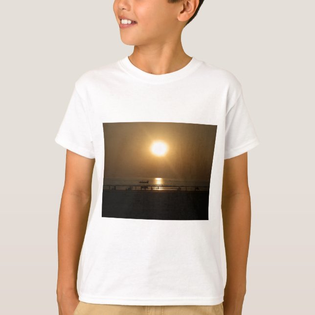 Golden Summer Sunset Reflection on the Beach T Shirt (Framsida)
