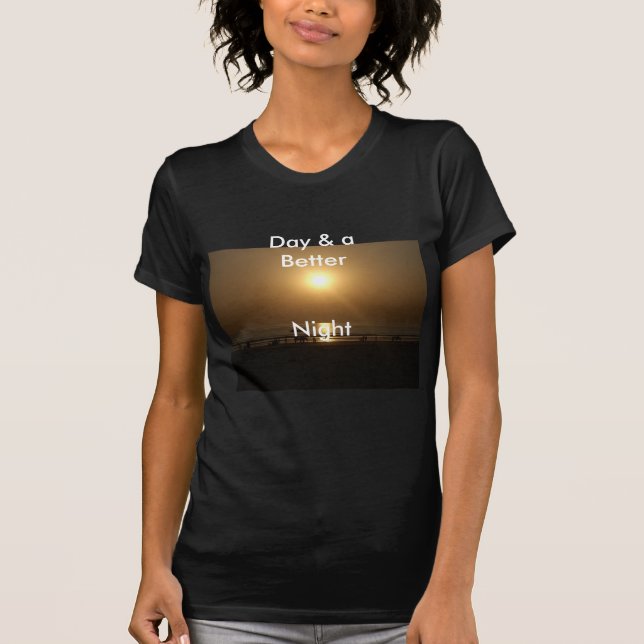 Golden Summer Sunset Reflection on the Beach Tee Shirt (Framsida)