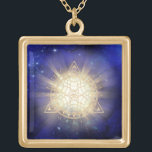 *~* Golden Totem - Helig Geometry Öga Light Rays Guldpläterat Halsband<br><div class="desc">Square Guld Plate underbar mäktig JEWELRY WITH INTENTION (R) - Energetiskt Enhanced Jewelry. Helig Geometristriangel Mandala och tredje Öga plus ljus- och energistrålar. Som professionell som avstånd andlig energiåterförsäljare sedan 2001 har jag lärt mig, utvecklat och utnyttjat kraften i energisparandet. All min JEWELRY WITH INTENTION (R) bär på läkenergin från...</div>