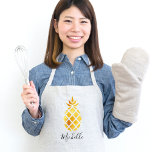 Golden tropiska ananas på vit namn förkläde<br><div class="desc">En modern faaux-färgad-tropisk ananas. Vit bakgrund. Svart handskript och stil-mall för ditt namn eller din text.</div>