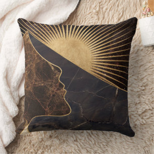 Golden Woman Illusion med Sol och Marble Struktur Kudde