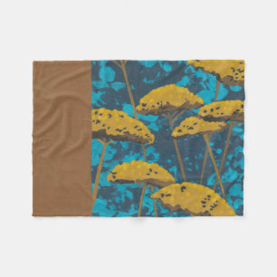 Golden Yarrow Garden med blå bakgrund Fleecefilt