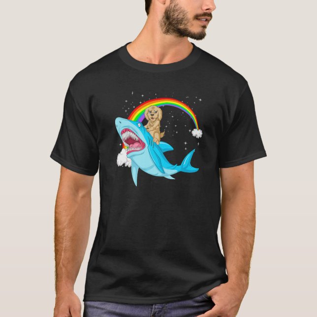 Goldendoodle Dog Riding Cute Shark Girls Rainbow P T Shirt (Framsida)