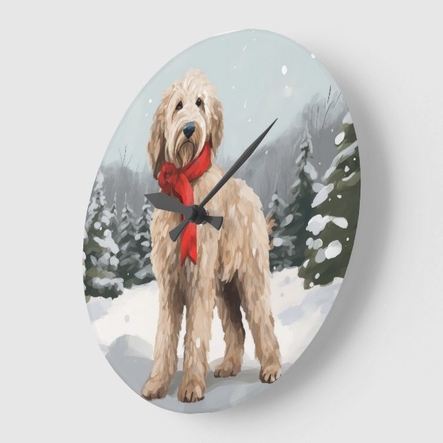 Goldendoodle hund i snö jul  stor klocka (Vinkel)