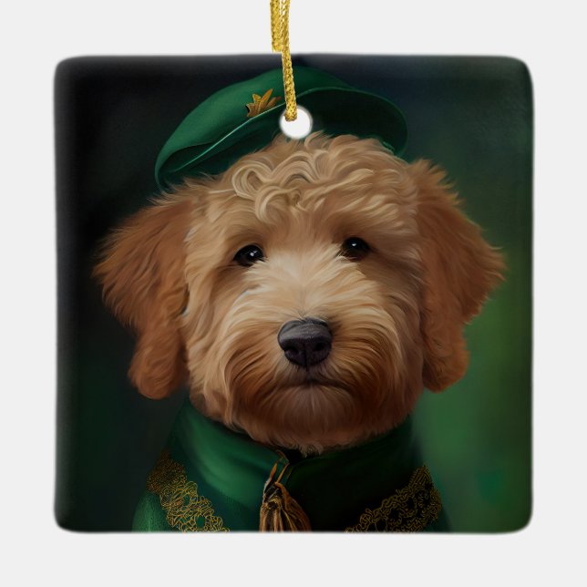 Goldendoodle Hund i St. Patrick Dress Julgransprydnad Keramik (Framsida)