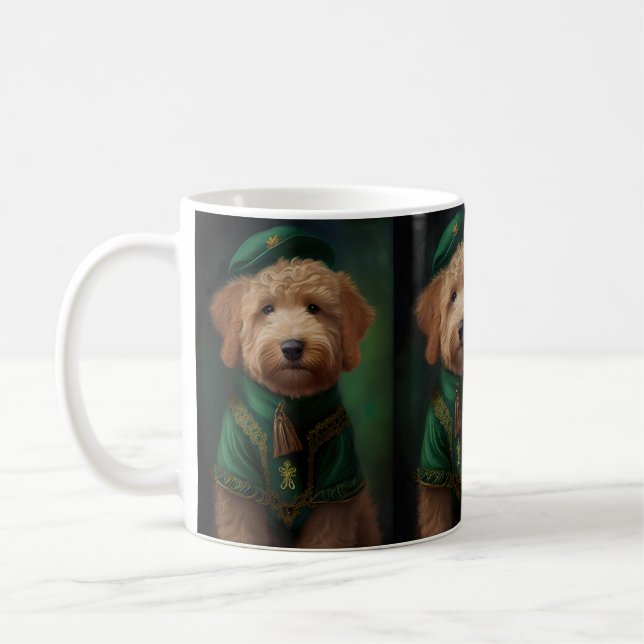 Goldendoodle Hund i St. Patrick Dress Kaffemugg (Vänster)