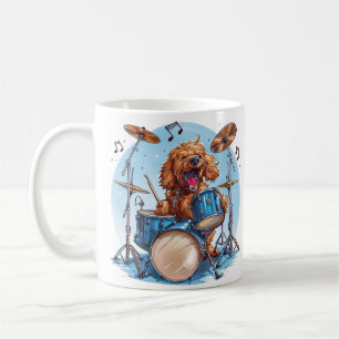 Goldendoodle Hund spelar trummor Kaffemugg