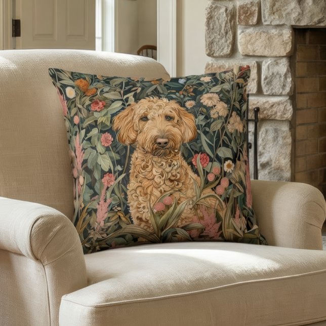 Goldendoodle i en William Morris Stil Garden Kudde (Skapare uppladdad)