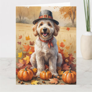 Goldendoodle i höstlöv Thanksgiving Konst Kort