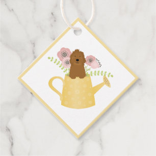 Goldendoodle in Watering Can Gult Gåvor Etiketter