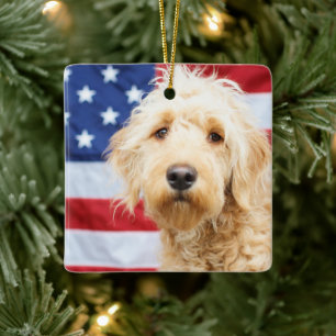 Goldendoodle med amerikansk Flagga Julgransprydnad Keramik