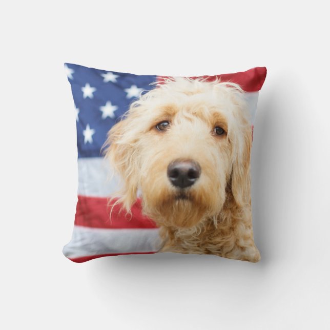 Goldendoodle med amerikansk Flagga Kudde (Framsida)