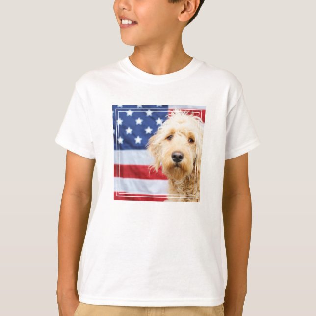 Goldendoodle med amerikansk Flagga T Shirt (Framsida)