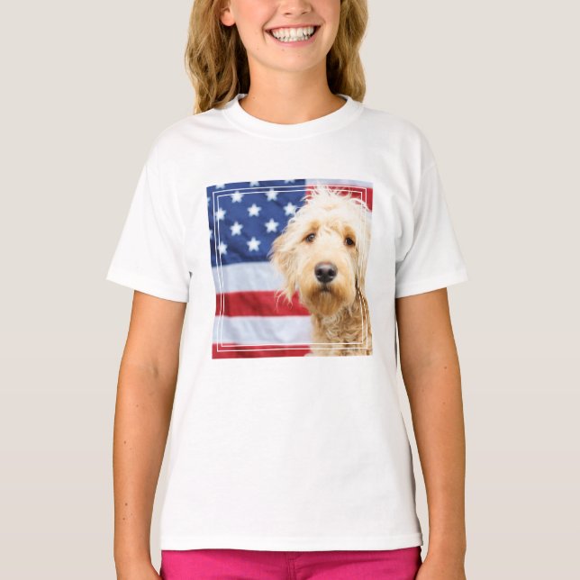 Goldendoodle med amerikansk Flagga T Shirt (Framsida)