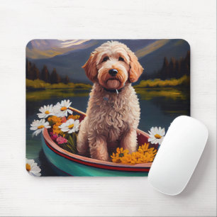 Goldendoodle på paddel: Ett naturskönt äventyr Musmatta