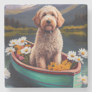 Goldendoodle på paddel: Ett naturskönt äventyr Stenunderlägg