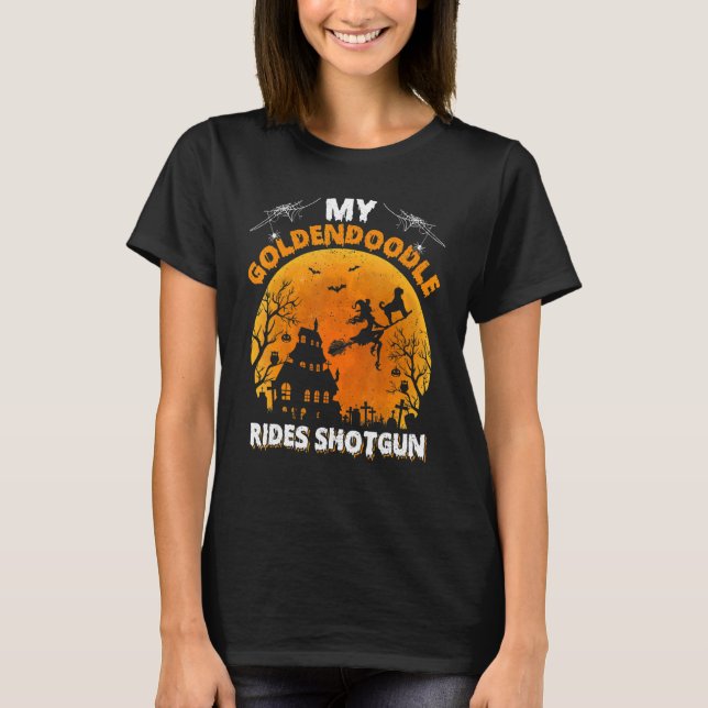 Goldendoodle Ride Pistol Goldendoodle Hund Hallow T Shirt (Framsida)