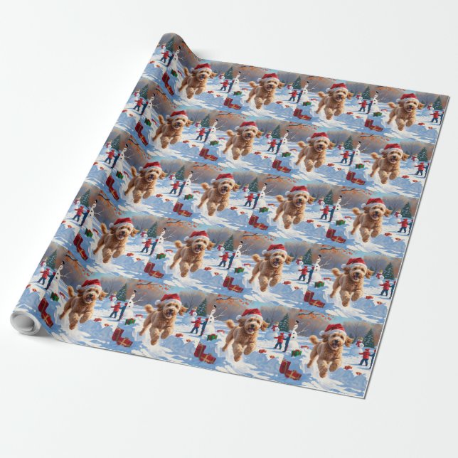 Goldendoodle springer i snö med julhatt presentpapper (Utrullad)