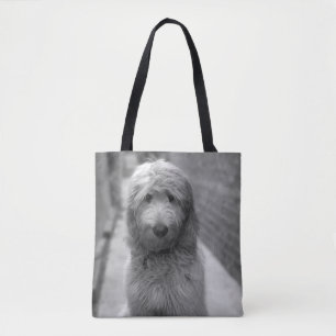 Goldendoodle-valpar på bakgården tygkasse