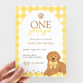 Goldendoodle Yellow Gingham First Birthday Inbjudningar