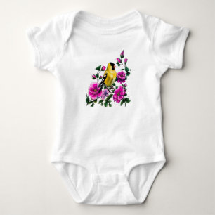 Goldfinch omringad av Rosa Vild Ro Iowa State T Shirt