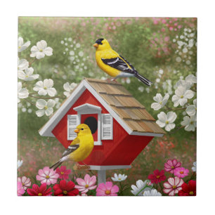 Goldfinches och Cute Cottage Birdhouse Kakelplatta