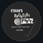 Golf Bachelor Party - Golfing resa Classic Golfer Runt Klistermärke<br><div class="desc">Lägg till en roligt och snyggt på din reklamfest med de här golfetiketterna. De här klistermärkena har en slimmad svart bakgrund och en realistisk golf boll i ett lekfullt stil och är perfekt för att anpassa party favors, inbjudningar eller dekorationer. Oavsett om du planerar en golfing resa eller firar "sista...</div>