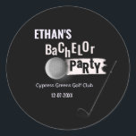 Golf Bachelor Party - Golfing resa Classic Golfer Runt Klistermärke<br><div class="desc">Lägg till en roligt och snyggt på din reklamfest med de här golfetiketterna. De här klistermärkena har en slimmad svart bakgrund och en realistisk golf boll i ett lekfullt stil och är perfekt för att anpassa party favors, inbjudningar eller dekorationer. Oavsett om du planerar en golfing resa eller firar "sista...</div>