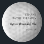 Golf Bachelor Party - Golfing resa Classic Snyggt Runt Klistermärke<br><div class="desc">En coola och ett mångsidigt tillbehör för att lägga till en personlig vid firande. Detta dekal är utformat på ett realistiskt sätt som illustrerar en golf boll som på ett unikt sätt fångar idrottens innersta väsen. Stämningen kommer att bli coola, vilket skapar perfekten för en bachelor-fest fylld med skratt, kamaraderie...</div>