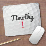 Golf Boll Dimples med Black Namn Red Number Musmatta<br><div class="desc">En sportig och manlig mönster för killarna i din familj. Den här sportdesignen är perfekt för alla idrottsmän. Det ser ut som ett foto av golf boll. Du kan använda detta som en Grattis på födelsedagen-tjänst och inkludera antalet år i nummerområdet.</div>