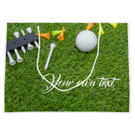 Golf boll med färgade plommon på grönt