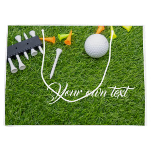 Golf boll med färgade plommon på grönt