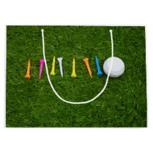 Golf boll med plansonering på grönt gräs golf