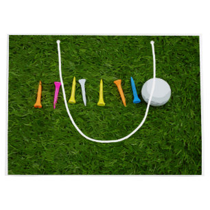 Golf boll med plansonering på grönt gräs golf